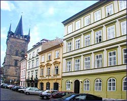 THE BISHOP�S  HOUSE ****